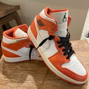 Air Jordan Retro 1 Mid - Orange and White